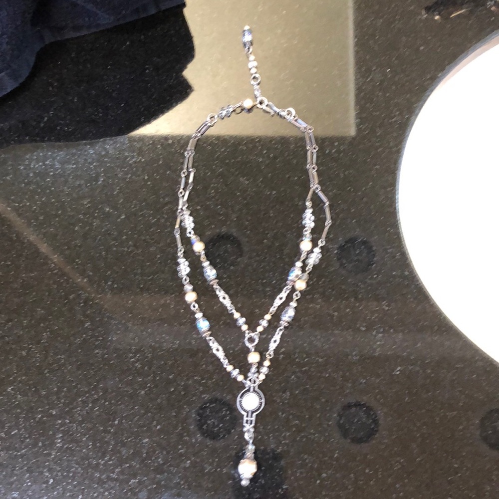 Necklace with pearl and décor drop